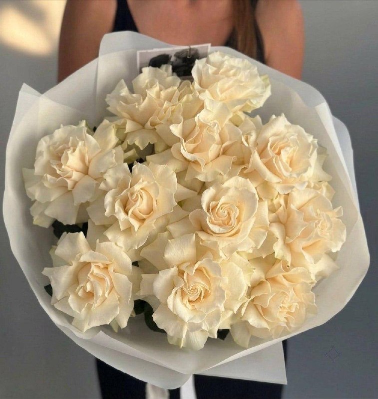 Моно-букет из белых французских роз
